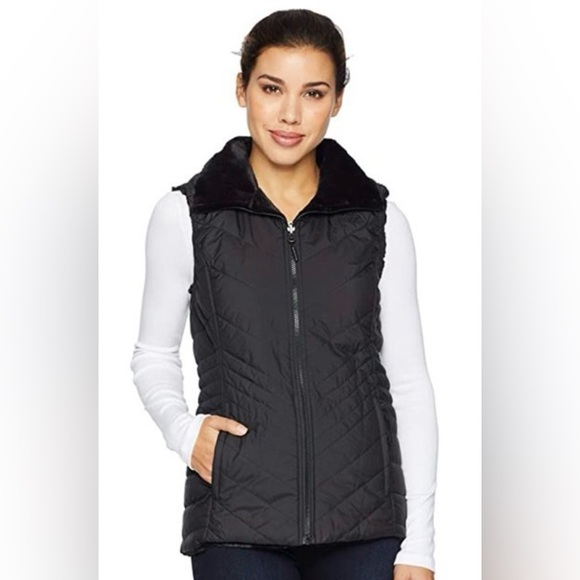 The North Face Jackets & Blazers - NWT The North Face Mossbud Reversible vest